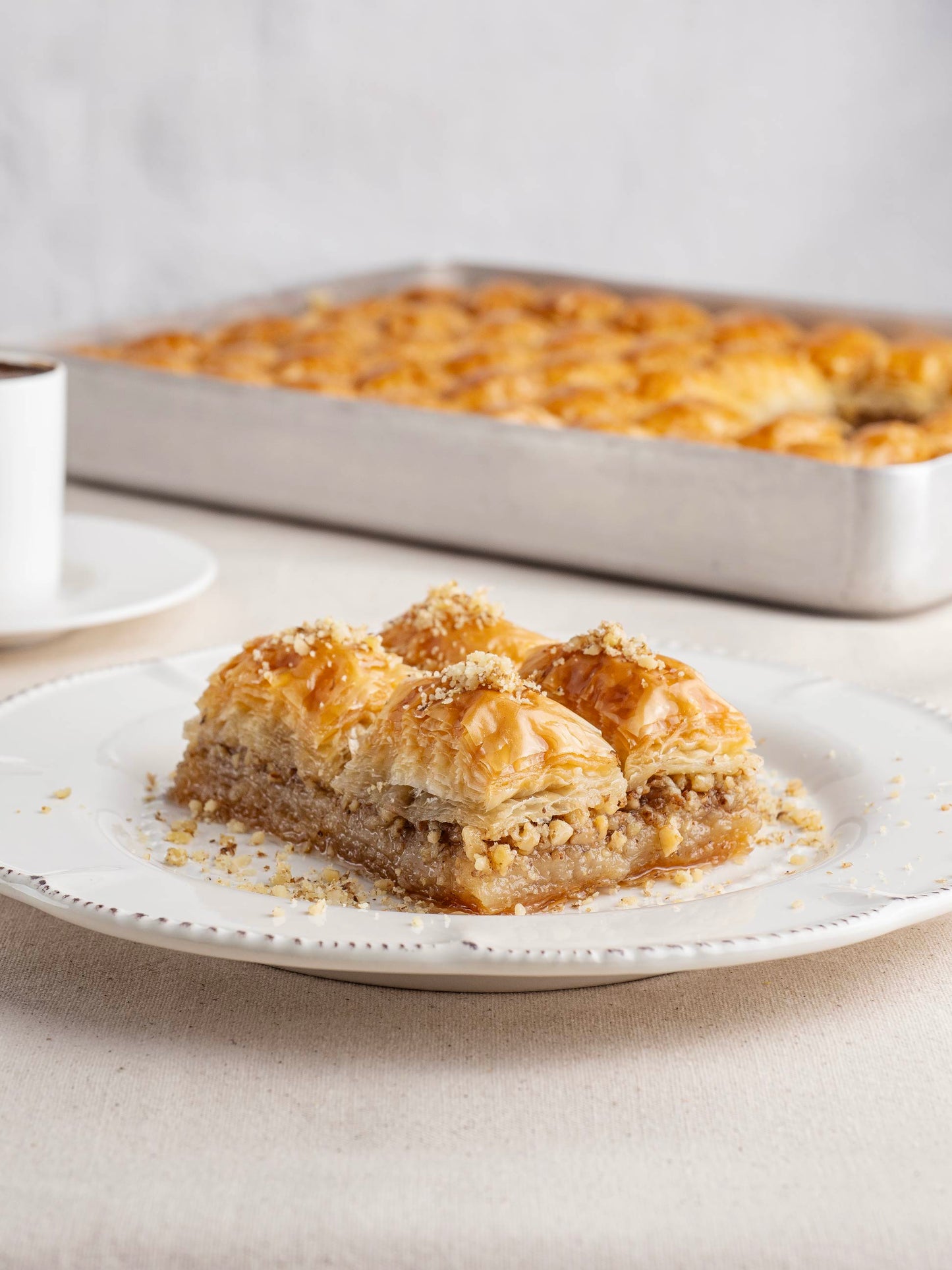 Cevizli baklava, el açması geleneksel Türk tatlısı, katkısız şerbetli tatlı, Babazade İstanbul