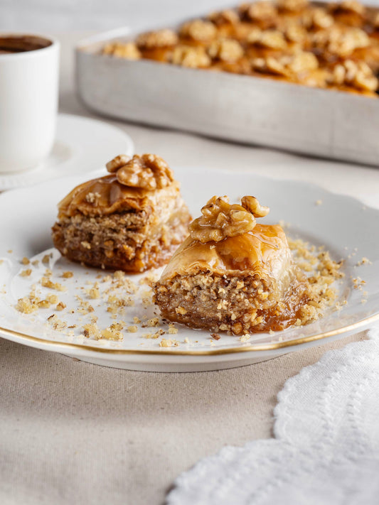Cevizli dilber dudağı tatlısı, el yapımı özel kesim şerbetli cevizli baklava, Babazade İstanbul