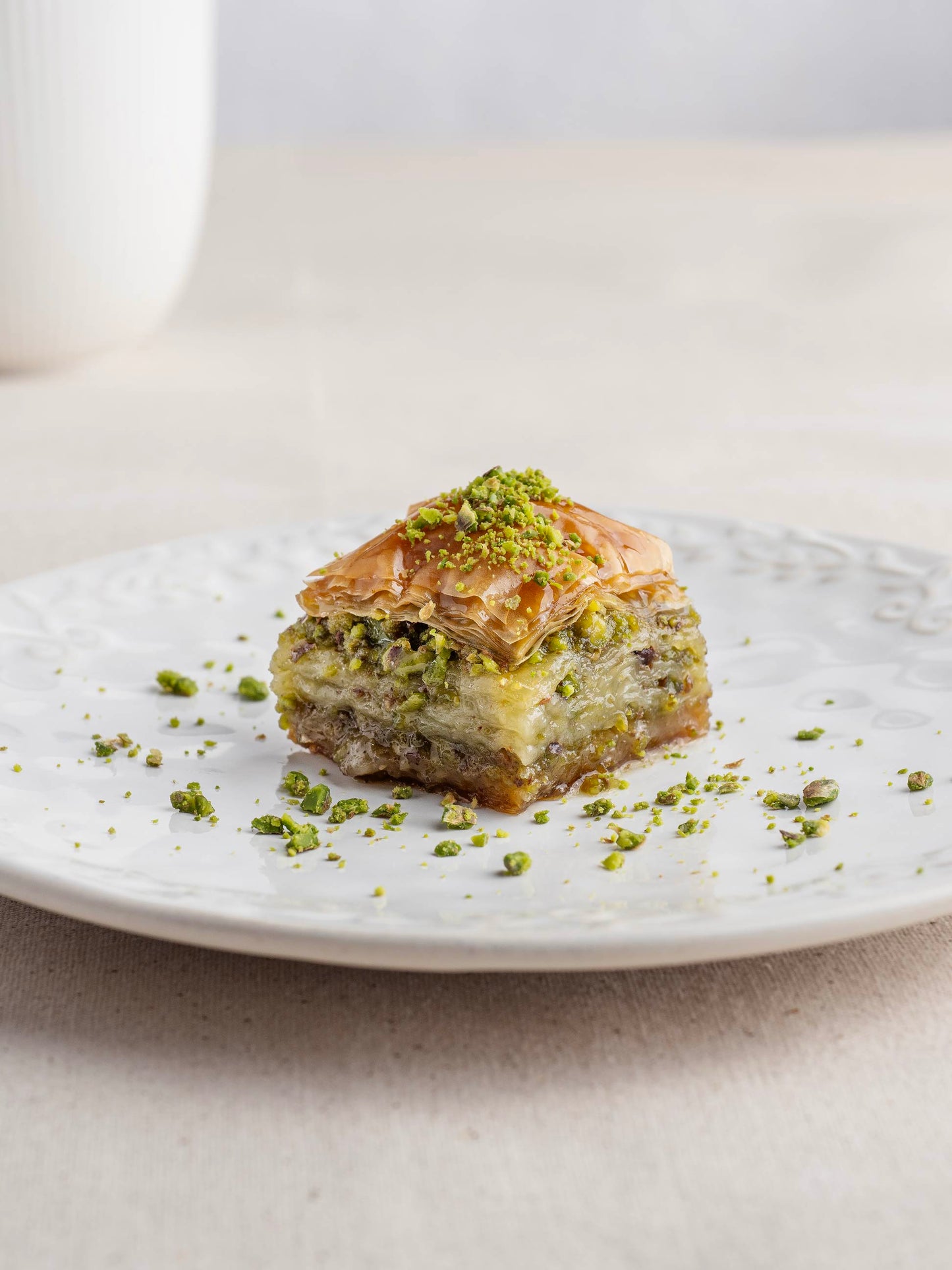 Vegan baklava, hayvansal ürün içermez, el açması bitkisel tatlı, Babazade İstanbul