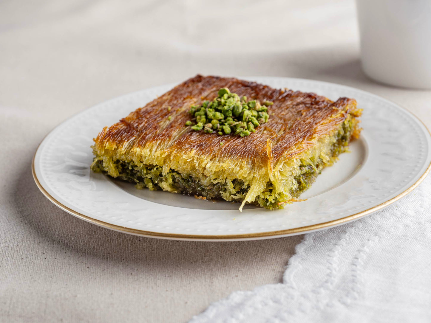 Fıstıklı hasır kadayıf, dolgulu kadayıf tatlısı, el yapımı özel tatlı, Babazade İstanbul