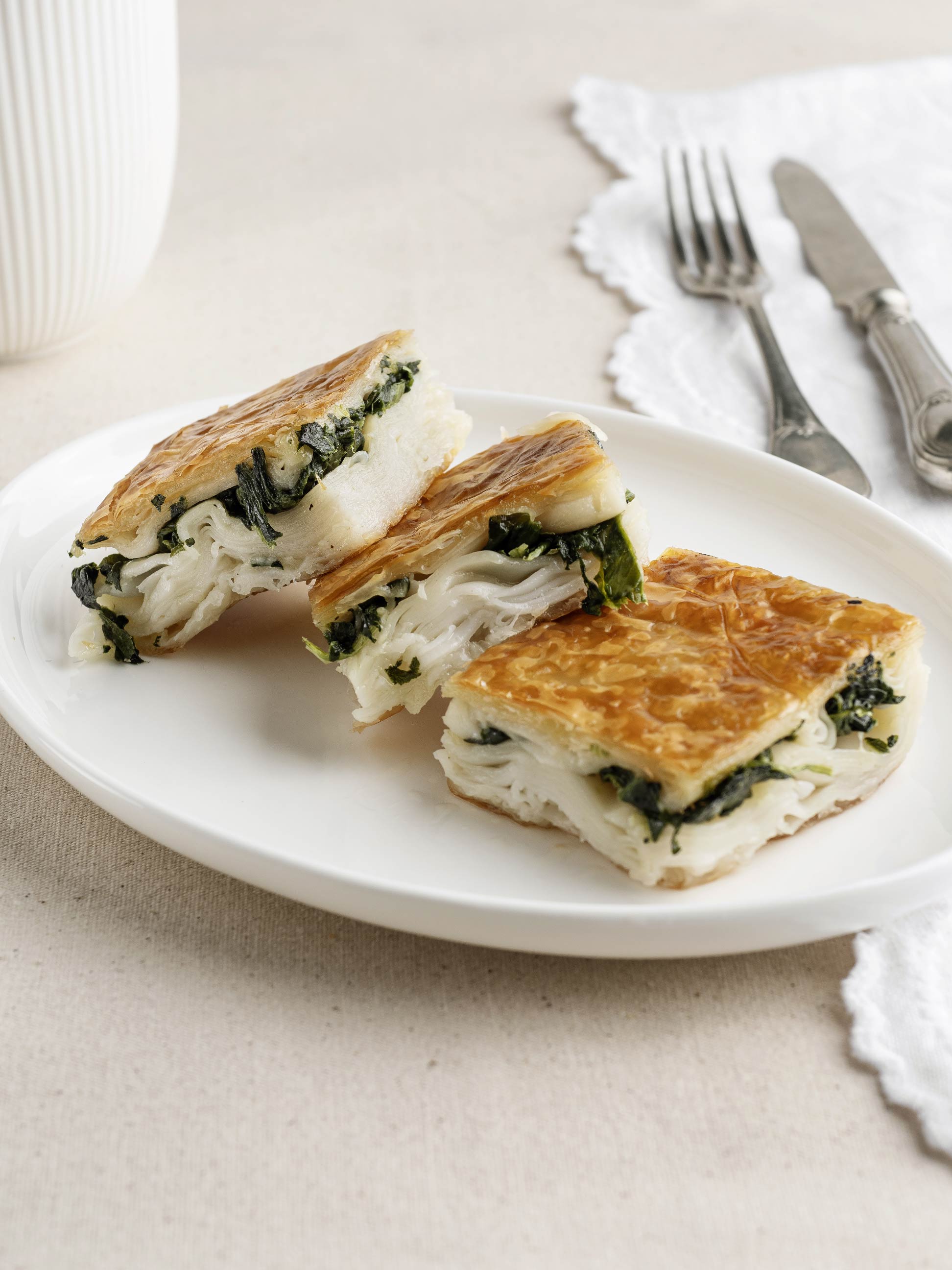 Ispanaklı su böreği, el açması sebzeli börek, kat kat yufkalı, Babazade İstanbul