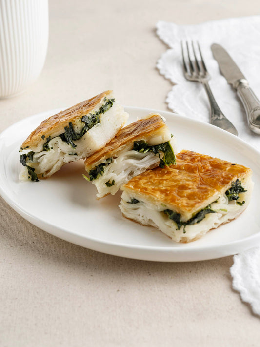 Ispanaklı su böreği, el açması sebzeli börek, kat kat yufkalı, Babazade İstanbul