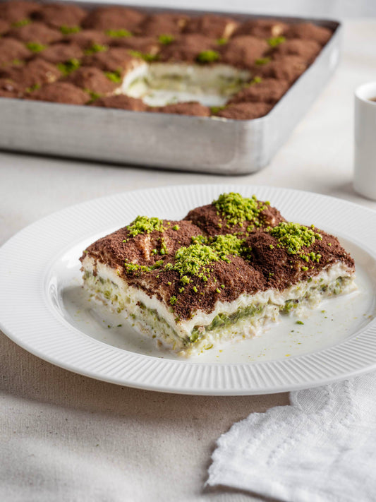 Fıstıklı soğuk baklava, sütlü hafif tatlı, el yapımı serinletici modern baklava, Babazade İstanbul