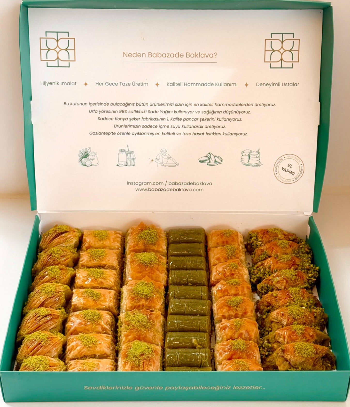 Fıstıklı karışık baklava kutusu, el açması 2 kg klasik tatlı mix, Babazade İstanbul