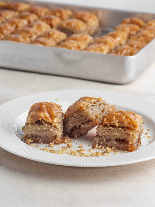 Cevizli vegan baklava, sade yağsız bitkisel tatlı, el açması cevizli baklava, Babazade İstanbul