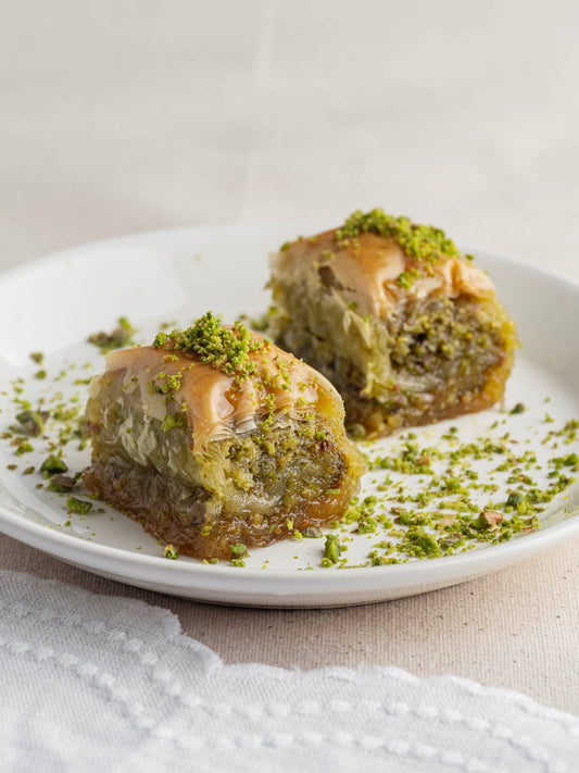 Fıstıklı prens baklava, özel dilimli baklava, el açması tatlı, Babazade İstanbul