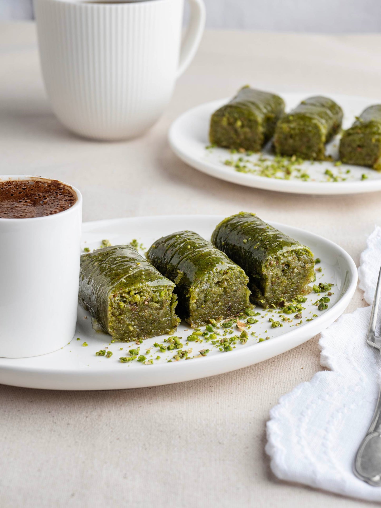 Fıstıklı dolama tatlısı, el açması yoğun fıstıklı şerbetli tatlı, Babazade İstanbul
