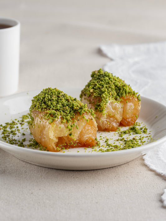 Fıstıklı bülbül yuvası baklava, el işçiliği özel şekilli tatlı, bol fıstıklı şerbetli baklava, Babazade İstanbul